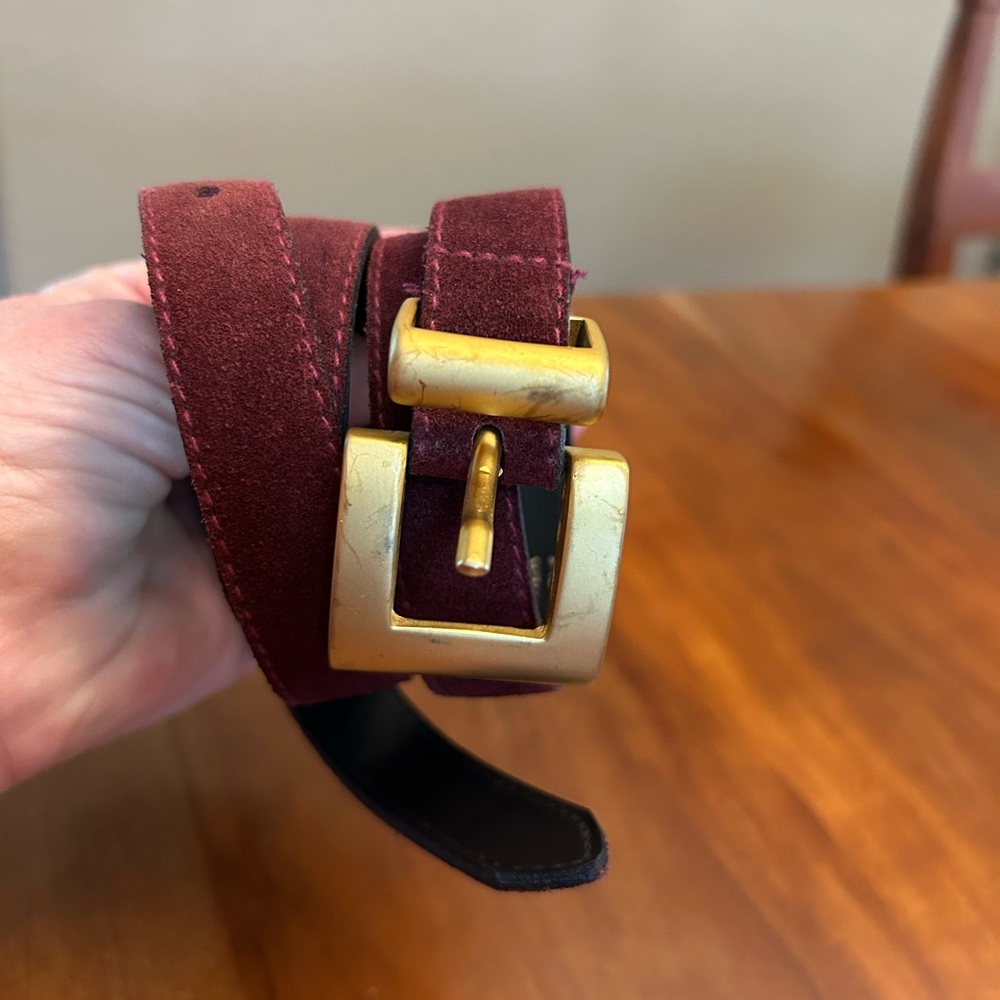Vintage Express Compagnie International Med Burgundy Suede Belt with Gold Buckle